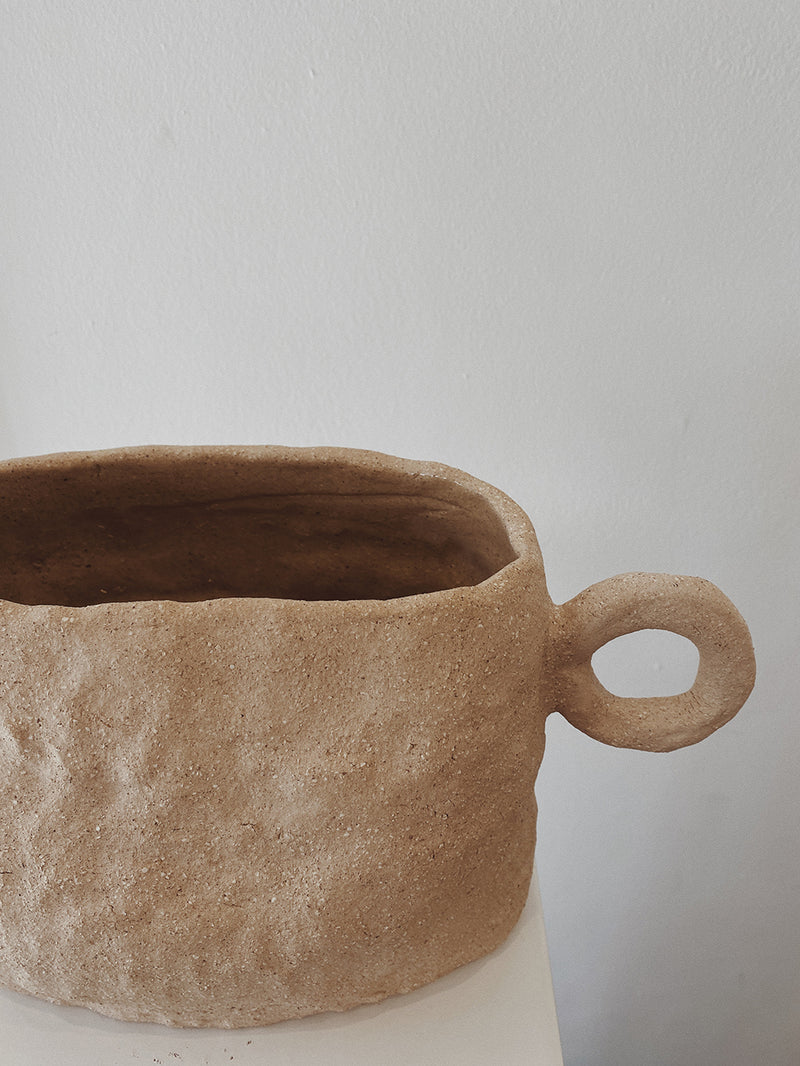 Vessel with round handles