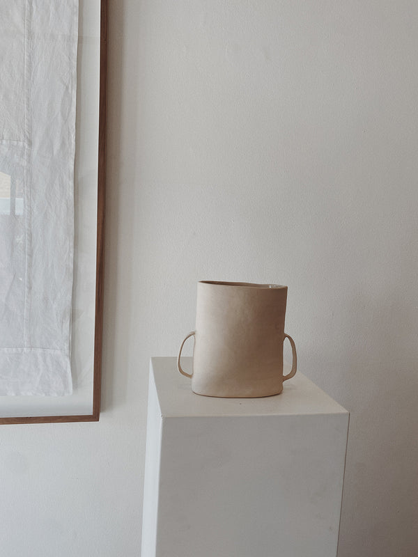 Thin handled vessel