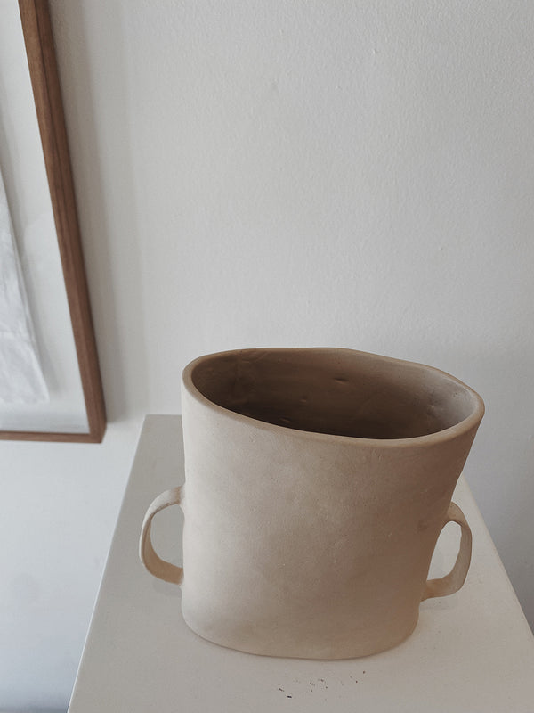 Thin handled vessel