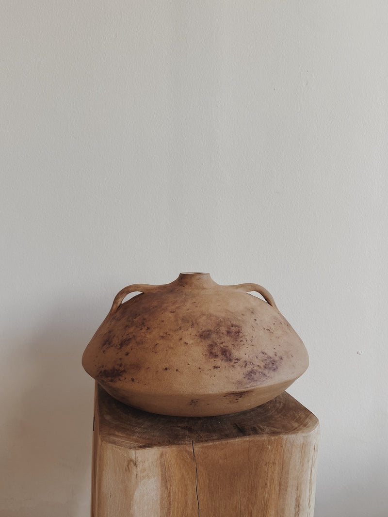 Rock pigment vessel