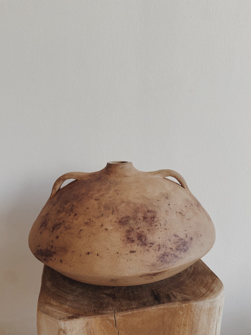 Rock pigment vessel