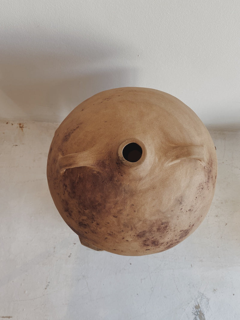Rock pigment vessel